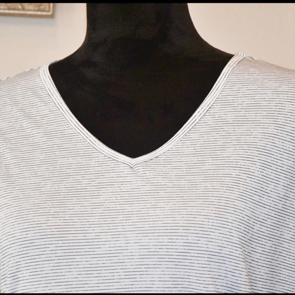 REEBOK Dri Fit V Neck Stripe Shirt Sz. XS - Picture 3 of 8